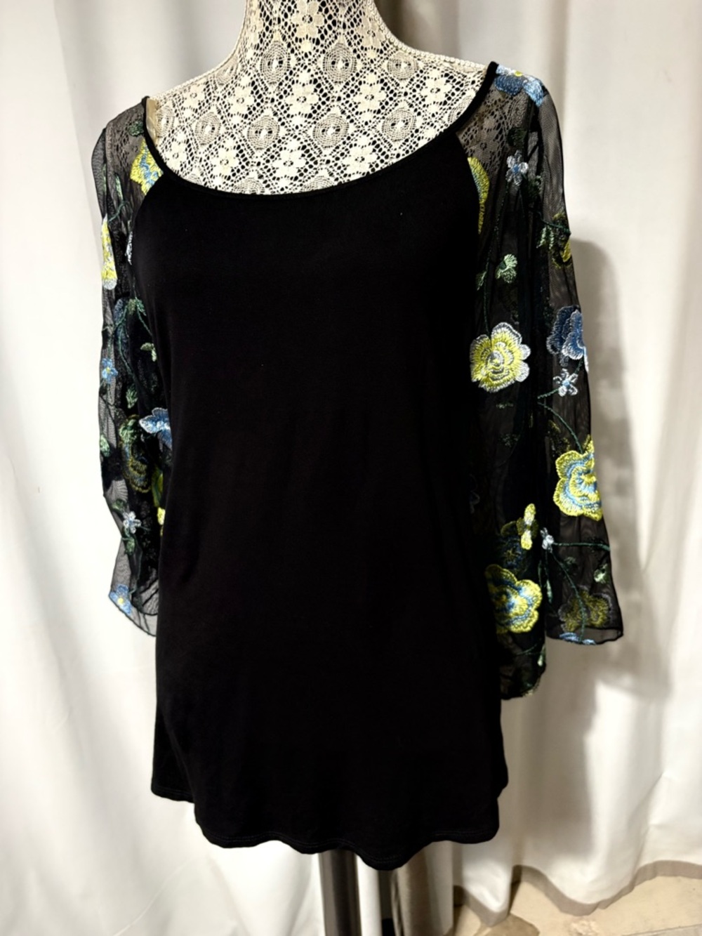 Women’s Sz L Black Floral Top Cha Cha Venta sheer Butterfly Wing Sleeve